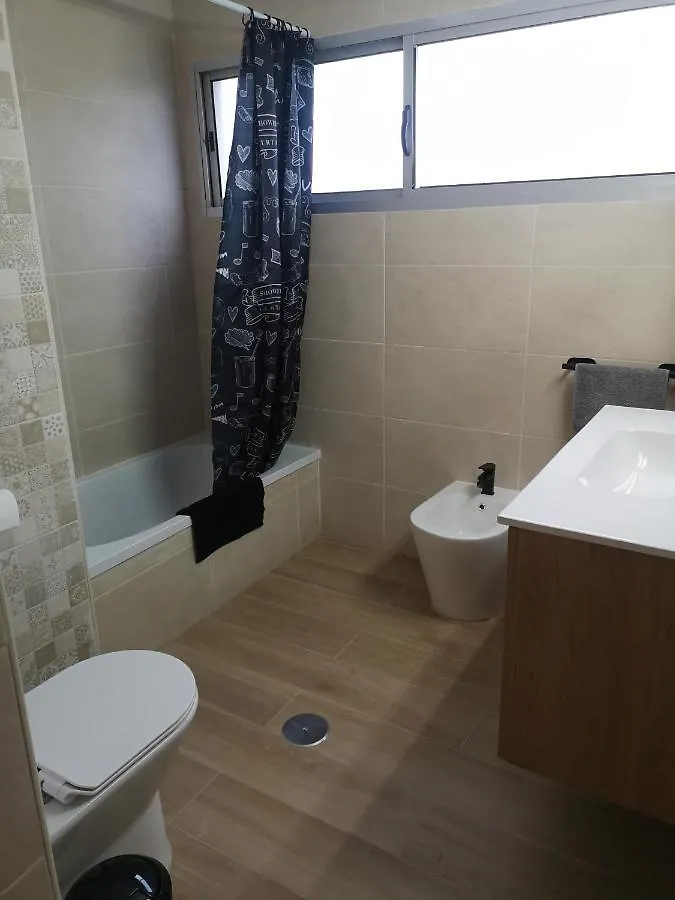 Hostal Mari: University Area Private Rooms with Shared Baths La Laguna  0*, La Laguna (Tenerife) Spain