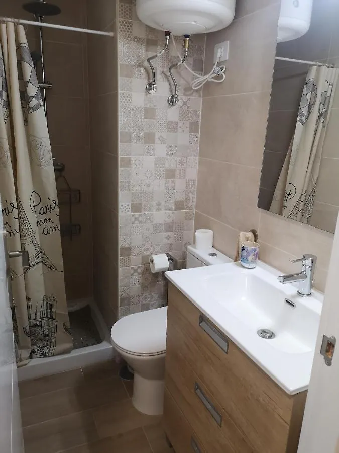 Hostal Mari: University Area Private Rooms with Shared Baths La Laguna  0*, La Laguna (Tenerife)