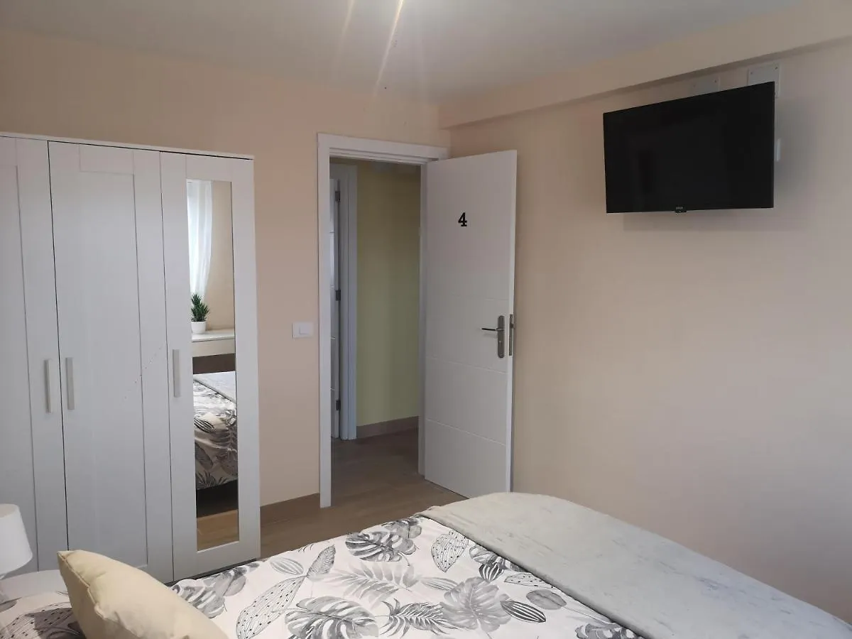 Hostal Mari: University Area Private Rooms with Shared Baths La Laguna  Guest house La Laguna (Tenerife)