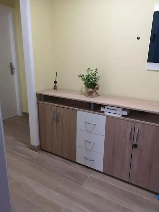 Hostal Mari: University Area Private Rooms with Shared Baths La Laguna  0*, La Laguna (Tenerife) Spain