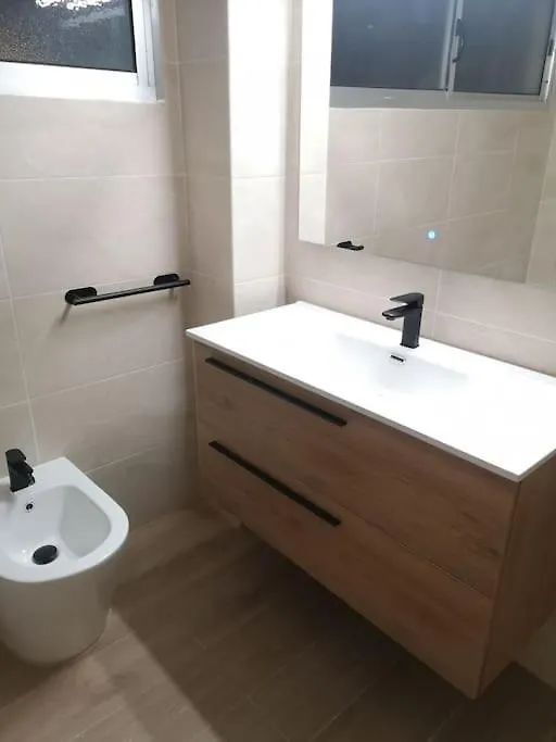 Guest house Hostal Mari: University Area Private Rooms with Shared Baths La Laguna