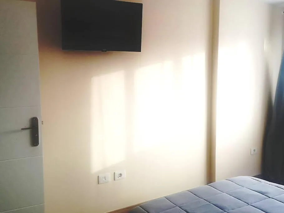 Hostal Mari: University Area Private Rooms with Shared Baths La Laguna  La Laguna (Tenerife)