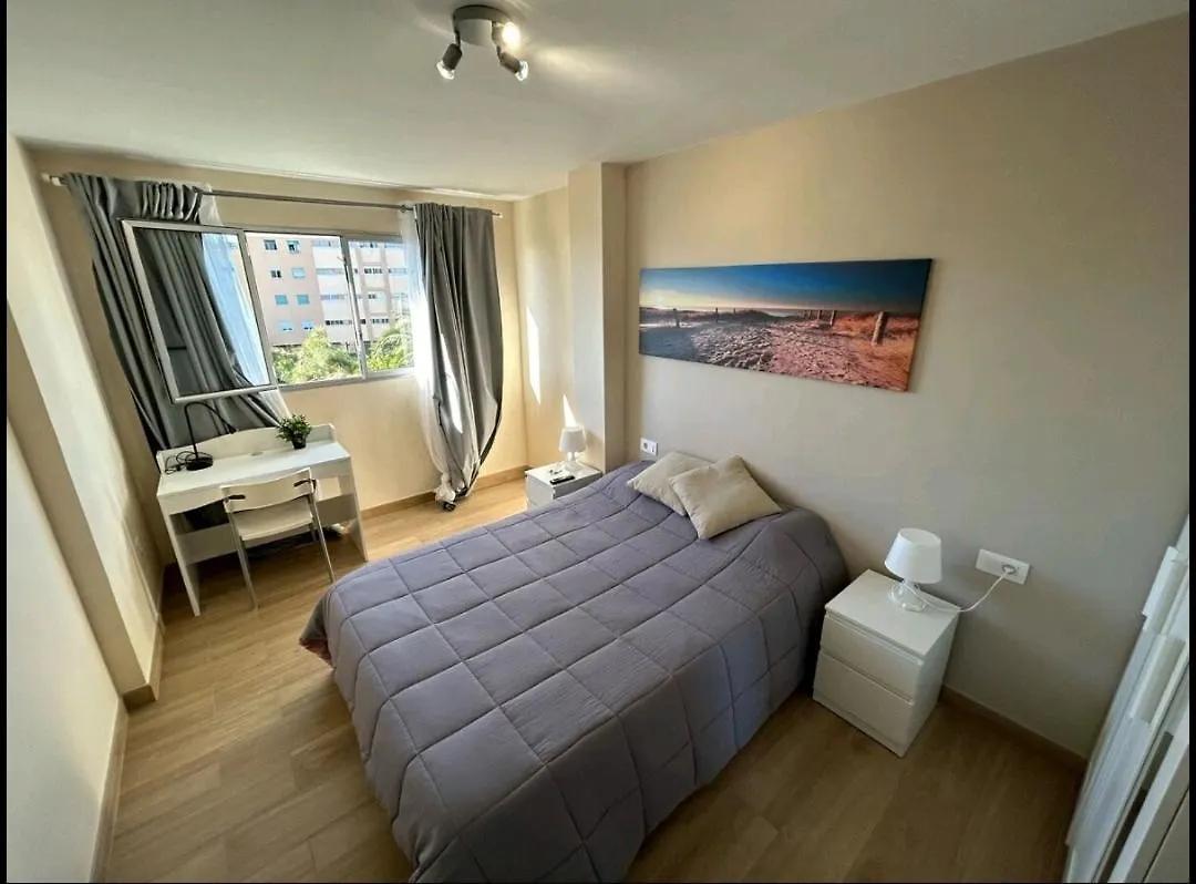 Hostal Mari: University Area Private Rooms with Shared Baths La Laguna