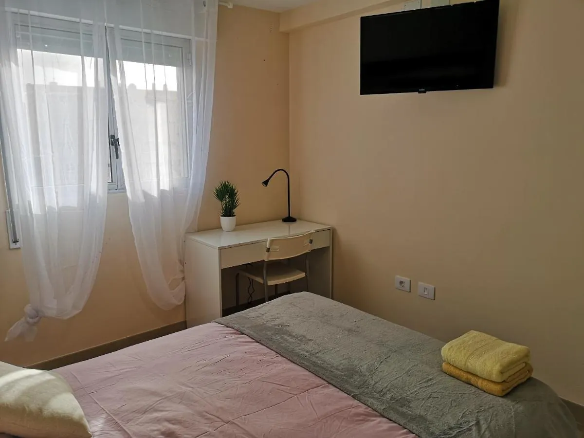 Hostal Mari: University Area Private Rooms with Shared Baths La Laguna  La Laguna (Tenerife)