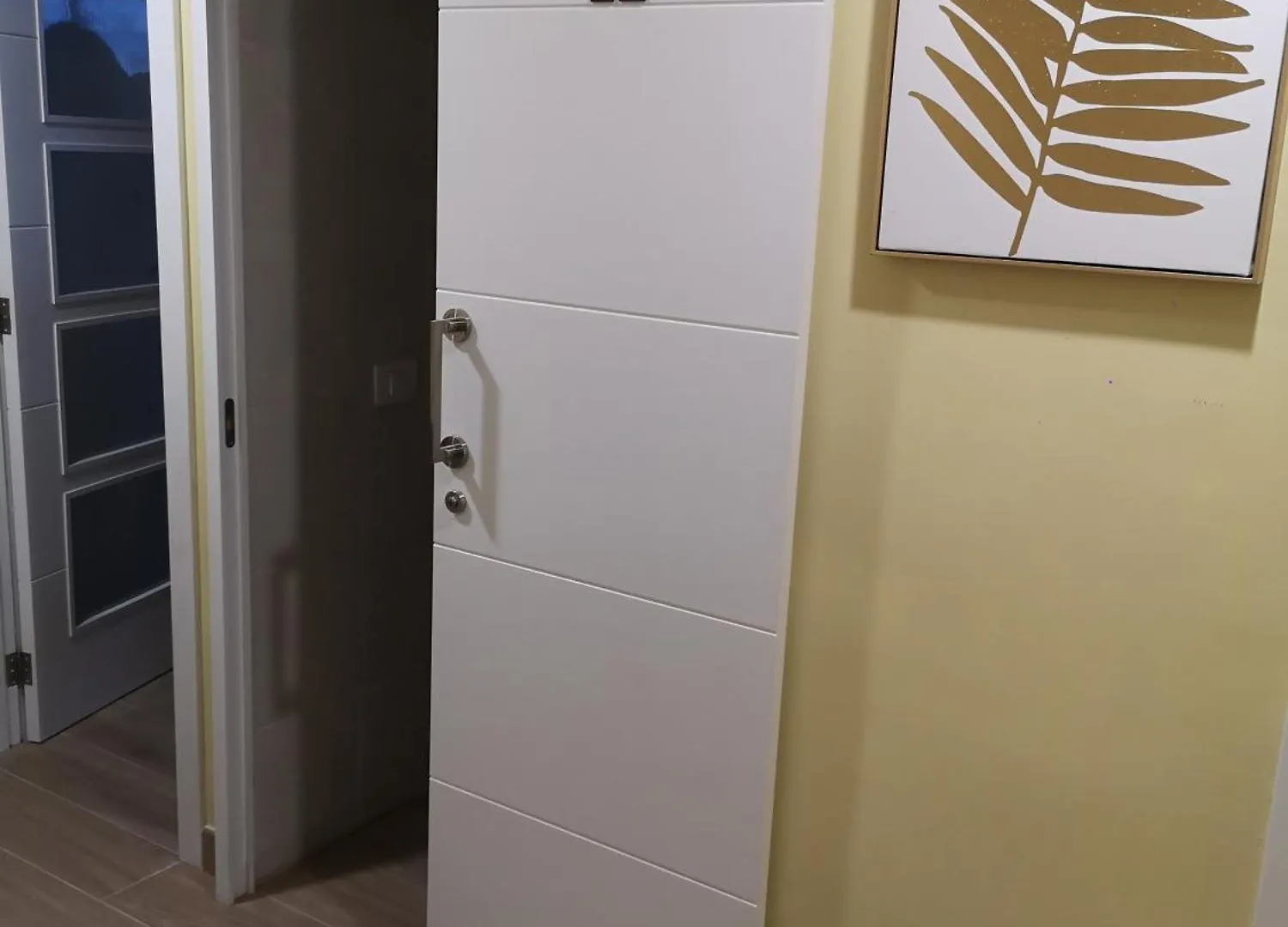 Guest house Hostal Mari: University Area Private Rooms with Shared Baths La Laguna