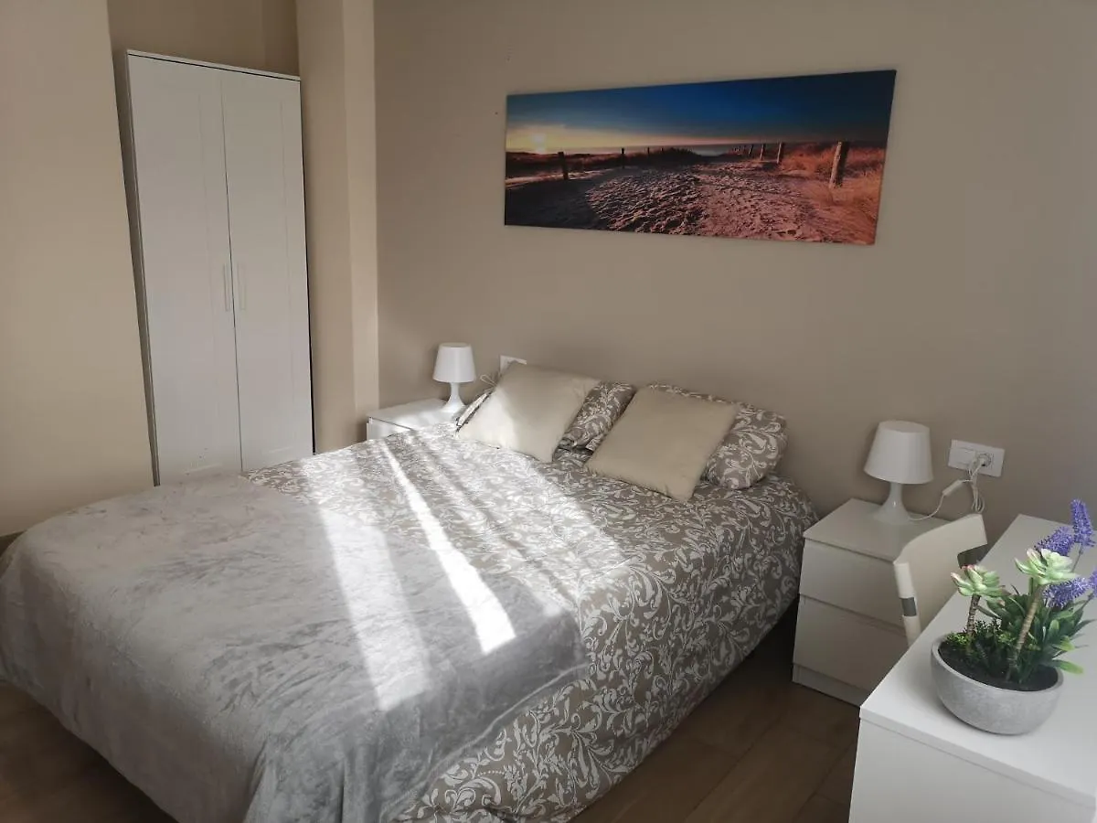 Casa de hóspedes Hostal Mari En La Laguna, Alquiler Habitacion Privada En Hostal, 6 Habitaciones Cerca De La Universidad Y Aeropuerto Norte, 3 Banos Compartidos