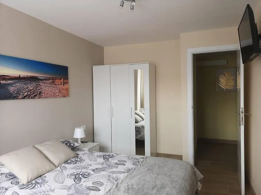 Hostal Mari En La Laguna, Alquiler Habitacion Privada En Hostal, 6 Habitaciones Cerca De La Universidad Y Aeropuerto Norte, 3 Banos Compartidos Espanha